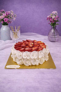 Strawberry Dream Cake (500 Gms)