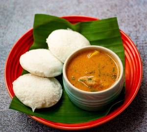 Idli [4] with chicken kuzhambu 
