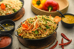 Veg Hakka Noodles (750 ML) [No Onion Garlic]