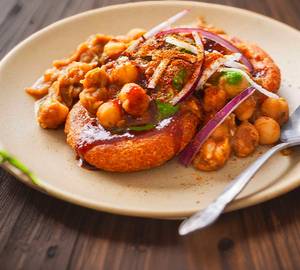 Aloo Tikki Chana Chat
