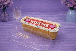 Kiss Me Cake In Tub