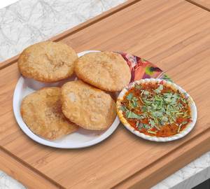 4 Pcs Pyaz Kachori + Sabji