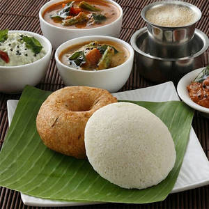Idli [1 Pcs] And Vada [1 Pcs]