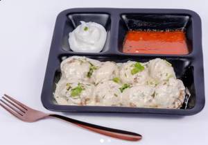 Veg Malai Momos [8 Pieces]