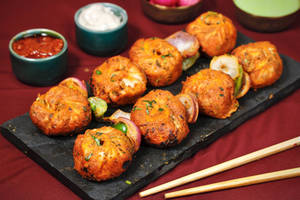 Tandoori Achari Veg Momos [8 Pcs]