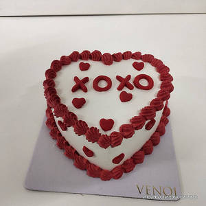 XOXO Cake