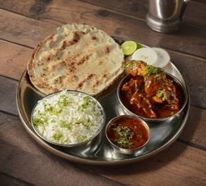 Chicken Curry 2 Piece +  Tawa Roti 4 Pieces