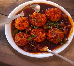 Schezwan momos [6 pieces]