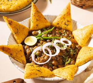 Chole Kulche                                          