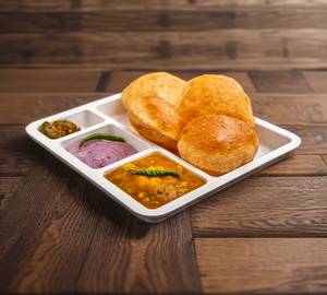 4 Atta Poori witth Sabji