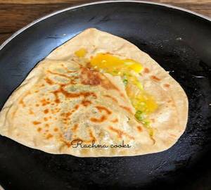 Egg Veechu Parotta