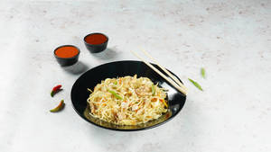 Classic Chicken Hakka Noodles