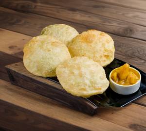 4 kachori with sabji