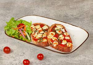 Tomato and mozzarella pizza style