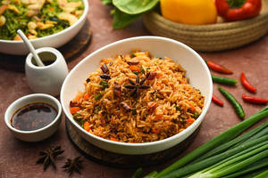 Schezwan Fried Rice (Veg) [Serves 2]