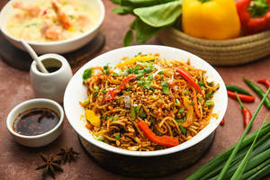 Chilli Garlic Noodles (Veg) [Serves 2]