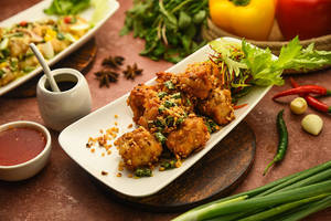 Chilli Garlic Pepper Chicken In Tangra Style (10 Pc)