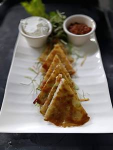 Spicy Cheesy Khaboos