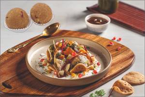 Papdi Chaat With Churma Laddu (2 Pcs)