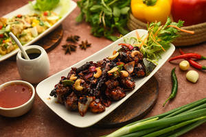 Thai Chicken With Cashew Nuts (10 Pc)