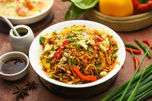 Egg Chilli Garlic Noodles [Serves 2]