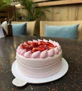 Eggless Strawberry Cake [500 Grams]