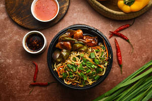 Non-veg Bowl (sp Rice/noddles Veg & Chilli Chicken