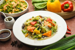 Pan Fried Noodles (Veg) [Serves 2]