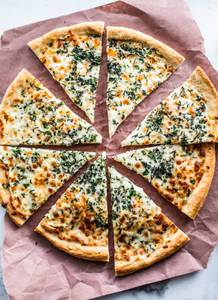 Hot garlic cheese pizza