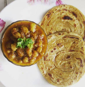 Chola Lachcha Paratha Combo