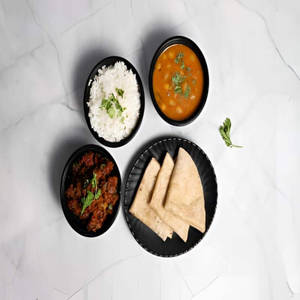 Dry Chatpata Chana Masala Sabji With Phulka Roti & Dal Rice