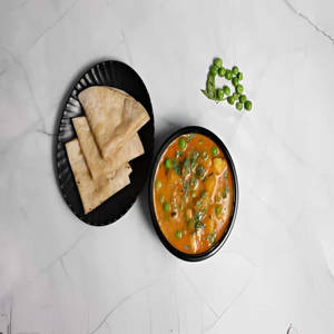 Aloo Mutter Sabji With Phulka Roti