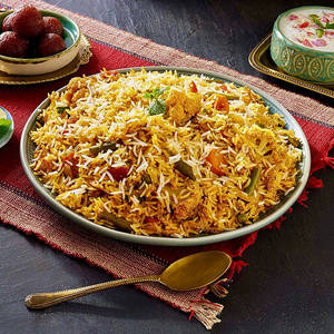Veg Biryani With Raita.
