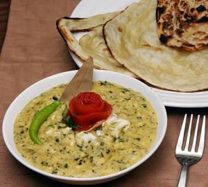 Paneer Yakhni With 4 Plane Pratha