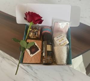 Snack Box Hamper [Honey, Roasted Nuts, Scented Candles, Tea, Mug And Chocolates]