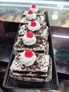 Eggless Black Froest Pastry