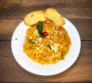 Mix sauce pasta