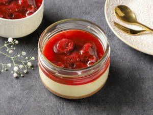 Strawberry Cheesecake Jar (175 gm)