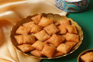 Sweet Shankarpali