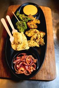 Chicken Kebab Platter (8 Pieces)