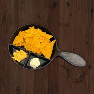 Nachos with cheese dip [100 grams]