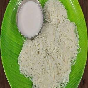 Idiyappam (4) With Coconut Milk And Vada (1)