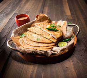 Paneer pyaz paratha