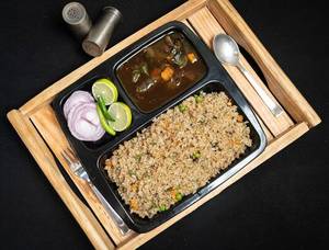 Fried Rice With Garlic Paneer