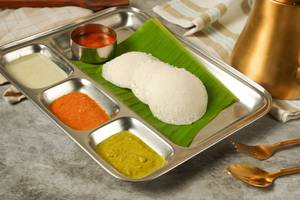 Steam Cake (idli) With Chutney And Sambar