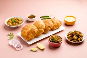 Poori Sabji Raita ( 4Pcs)