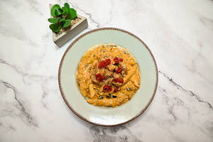 Chicken Creamy Makhani Pasta
