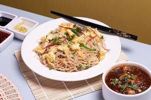 Egg Chowmein With Choice Of Chicken Gravy Combo (heavy Eater)