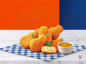 (6pc) Crunchy Chicken Nuggets + 1 Dip.