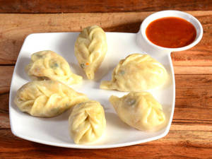 Steamed paneer momos